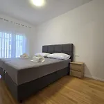 Grey 2 Apartment *