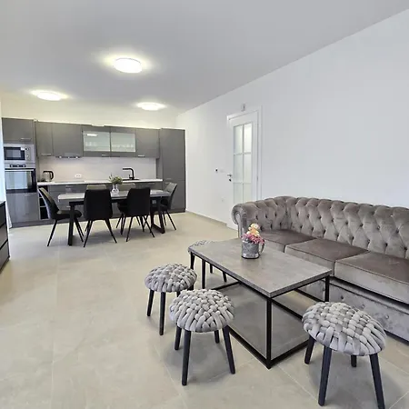 Grey 2 Apartament *