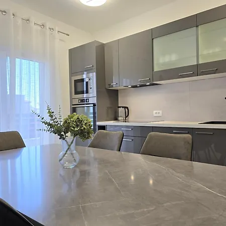 Grey 2 Zadar