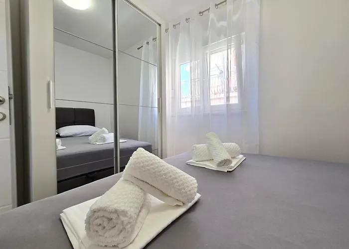 Apartament Grey 2 *
