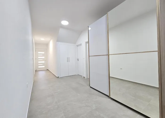 Grey 2 Apartman Zára